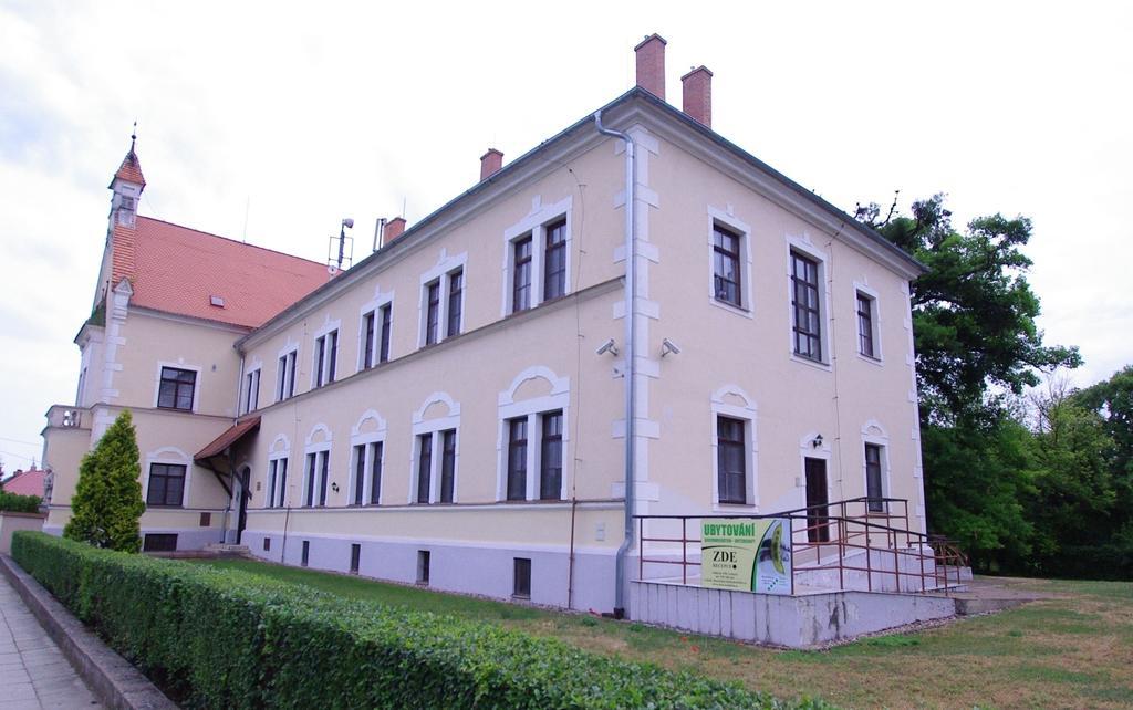 Koleje Zamecek Hotel Lednice Exterior foto